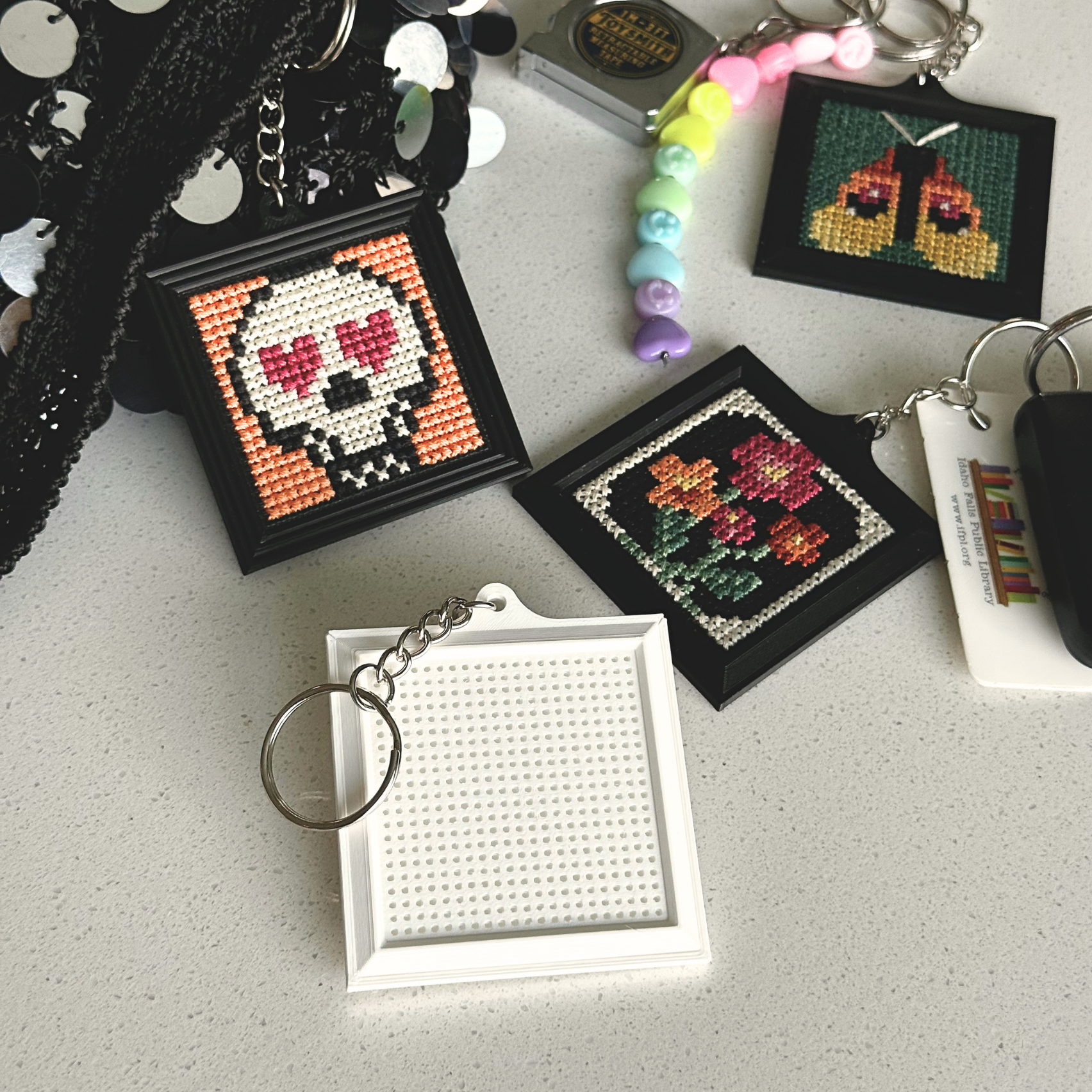 Stitchable Tiny Frame - Keychain - Magnet