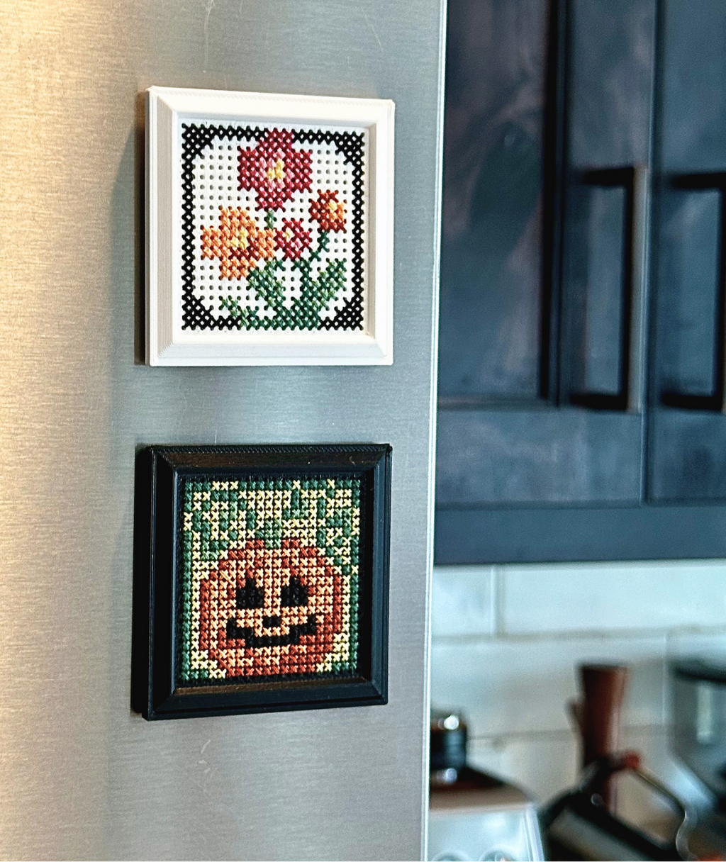 Stitchable Tiny Frame - Keychain - Magnet
